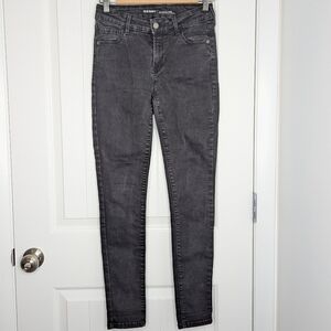 Old Navy jeans Rockstar mid-rise size 6 regular black